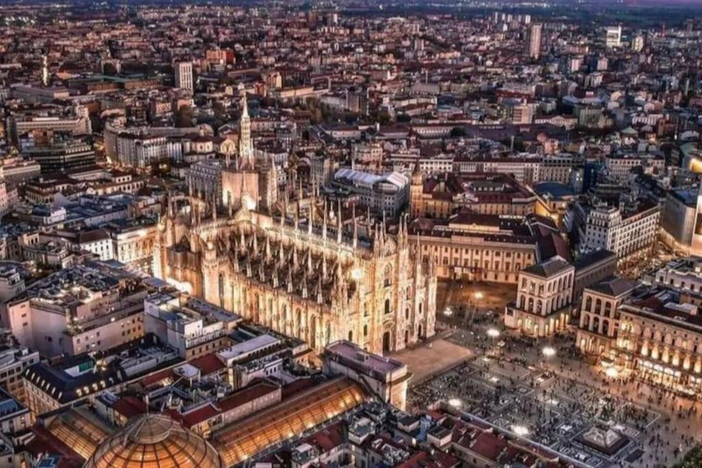 Ad Un Passo Dal Duomo Elegante Appartamento Wifi Mailand Exterior foto